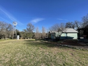 Building Photo - 607 Live Oak St