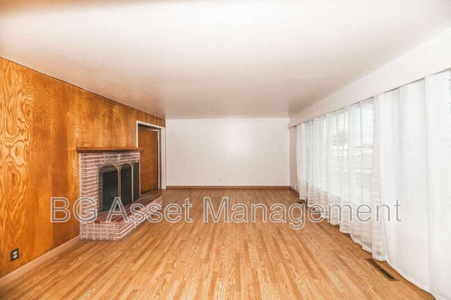 Building Photo - 1011 Manor Rd