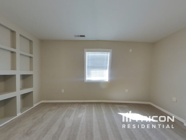 Building Photo - 85 Ann Cir