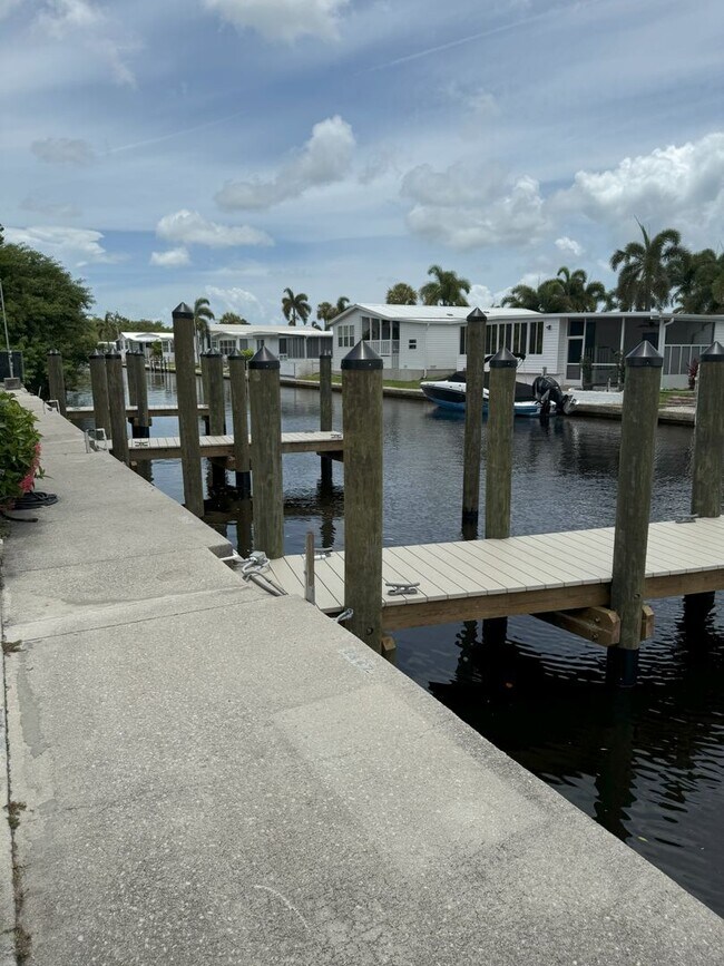 Building Photo - Renovated and Updated 2/2 with Boat Dock A...