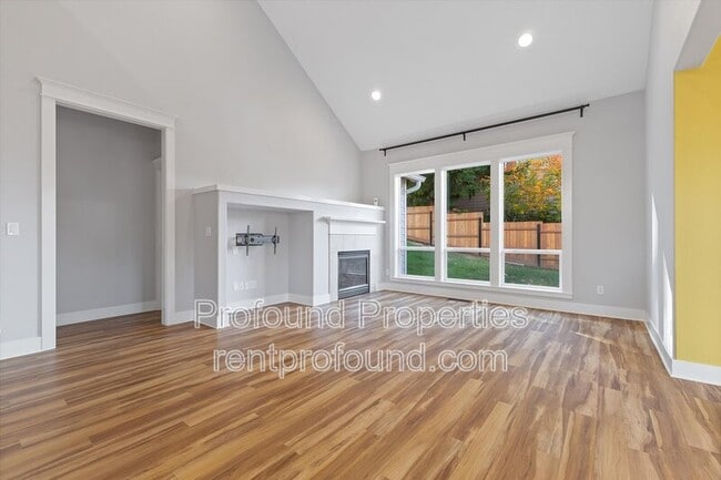 Building Photo - 7909 SW Oviatt Dr