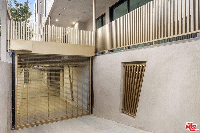 Building Photo - 1021 N Ogden Dr