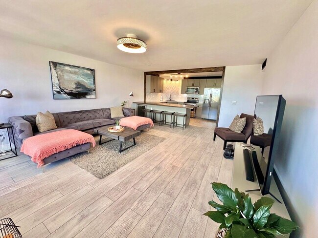 Building Photo - 3111 N Ocean Dr