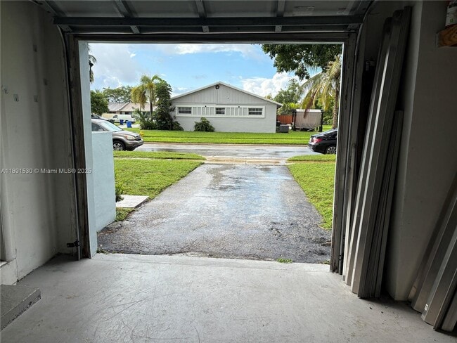 Building Photo - 5442 Lakewood Cir S