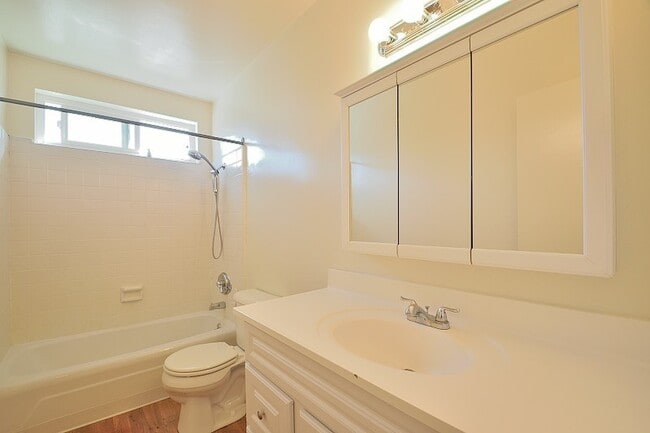 Building Photo - t2603