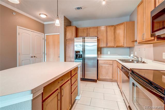 Building Photo - 10184 Park Meadows Dr