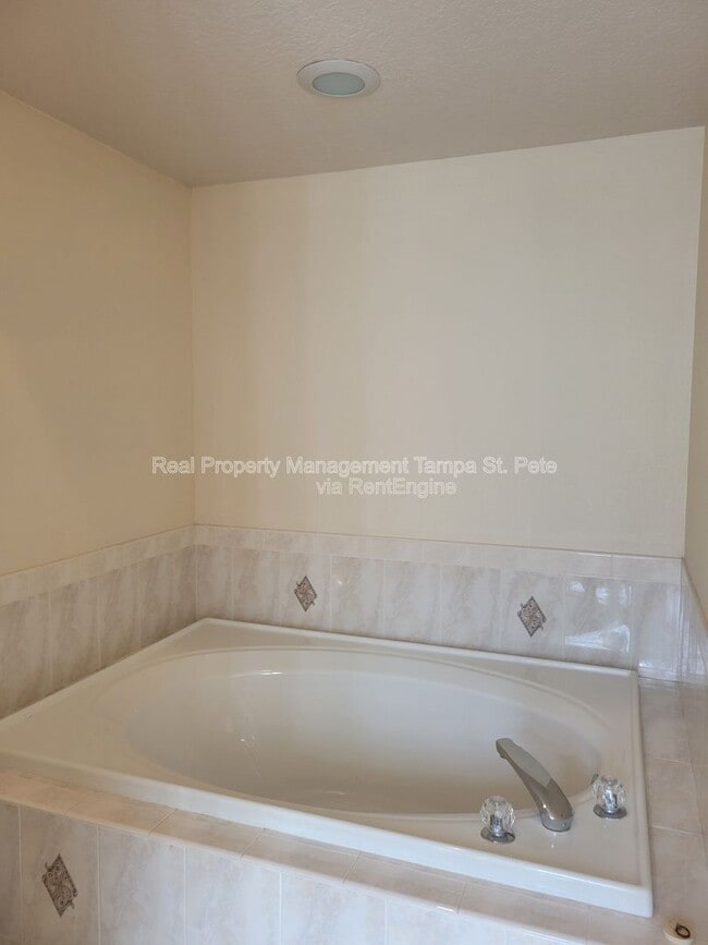 Building Photo - 1314 Avonwood Ct