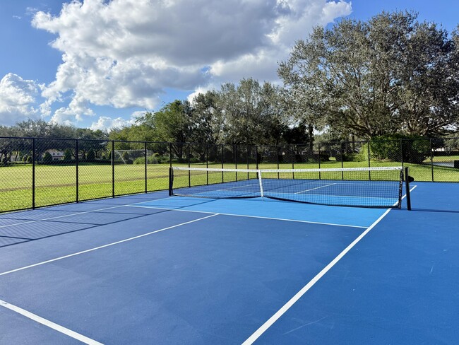 Building Photo - 1366 Crossbill Ct