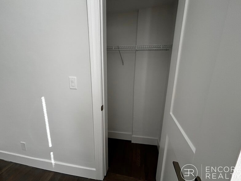 Building Photo - 111 Park Dr