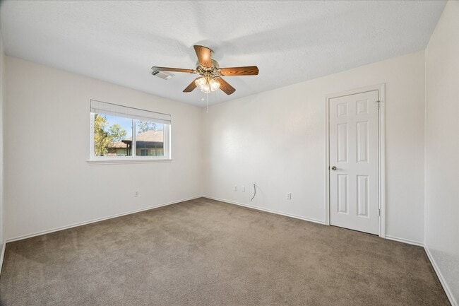 Building Photo - 711 Flower Field Ct