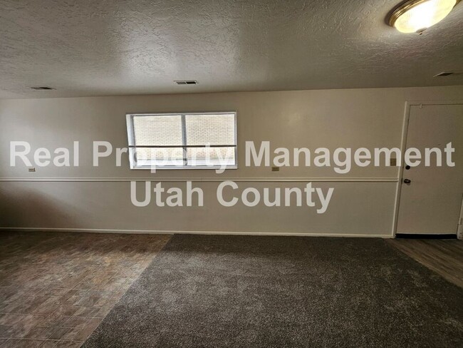 Building Photo - 1148 W 100 N