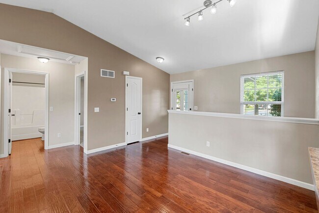 Building Photo - Spacious 3-Bed, 3-Bath Home in Wentzville