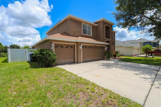 Building Photo - 9018 Pinebreeze Dr