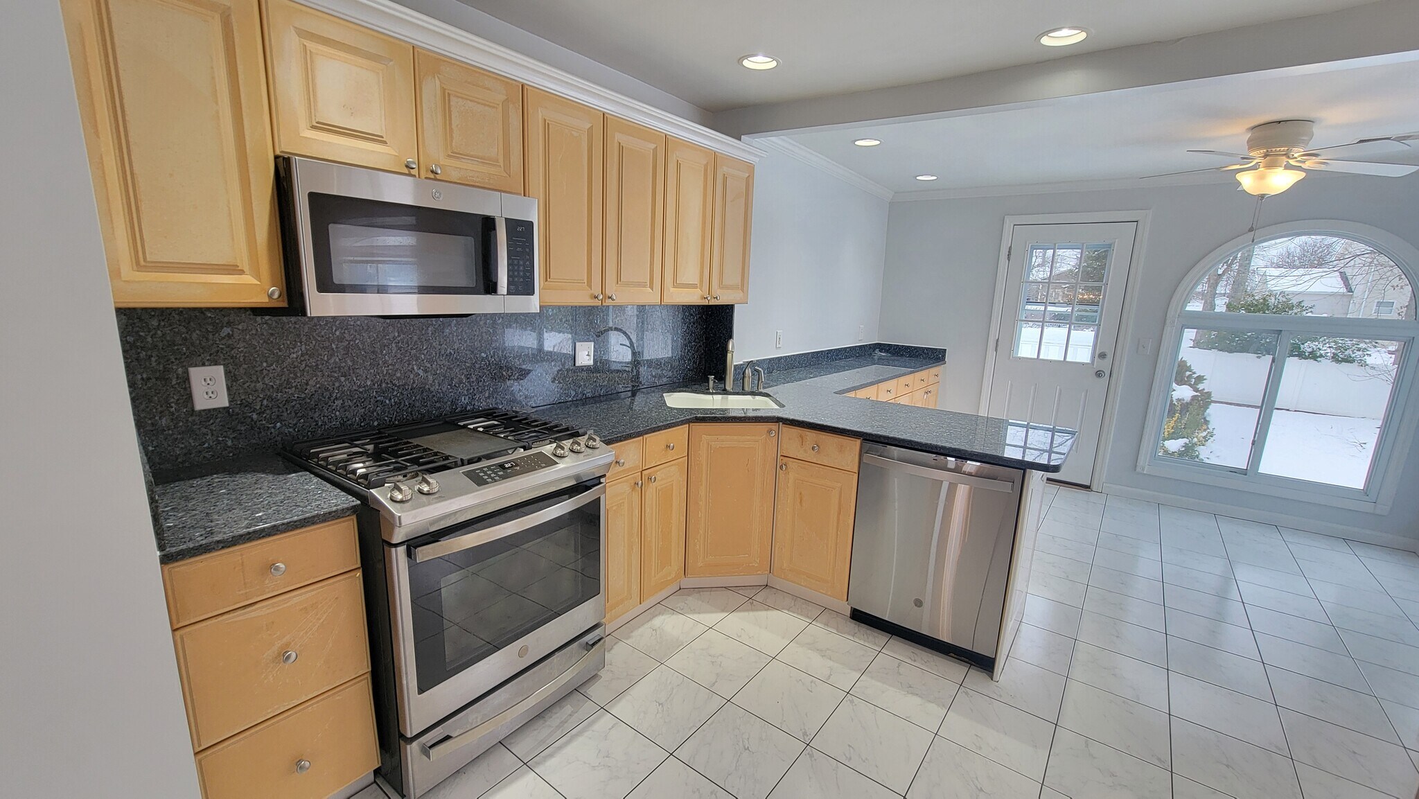 Building Photo - 15 Windsor Rd