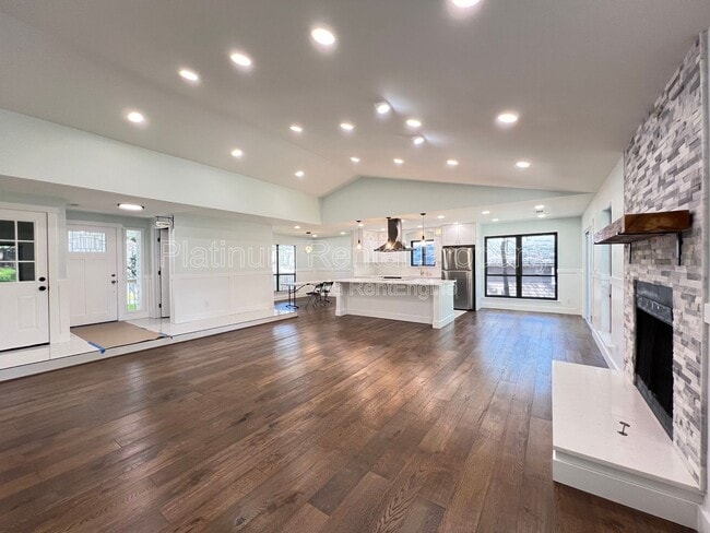 Building Photo - 1331 Buttercup Ct