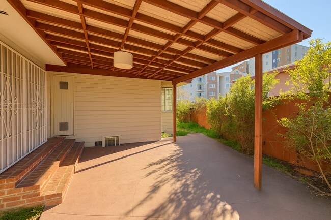 Building Photo - 5104-5106 East Falls View Dr.