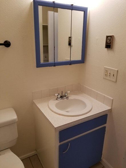 Building Photo - 509 Constitution Ave S