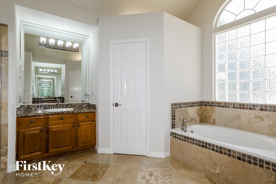 Building Photo - 108 N Rockfern Ct