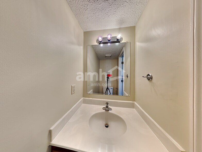 Building Photo - 1466 Cinnamon Dr