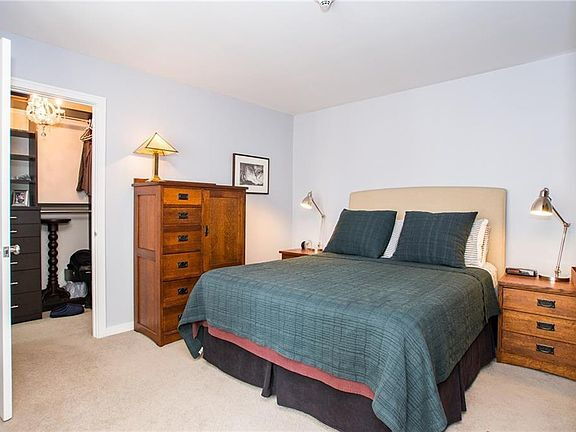 Building Photo - "Chic 1-Bedroom Urban Retreat with Granite...