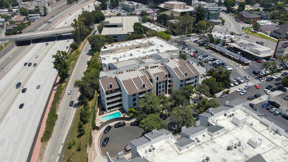 Building Photo - 222 N Rose St