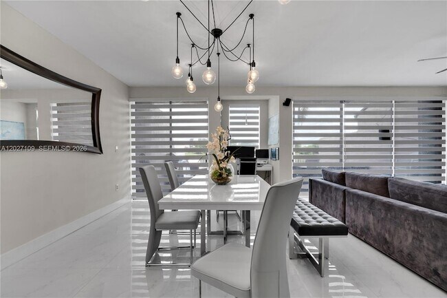 Building Photo - 9179 Fontainebleau Blvd