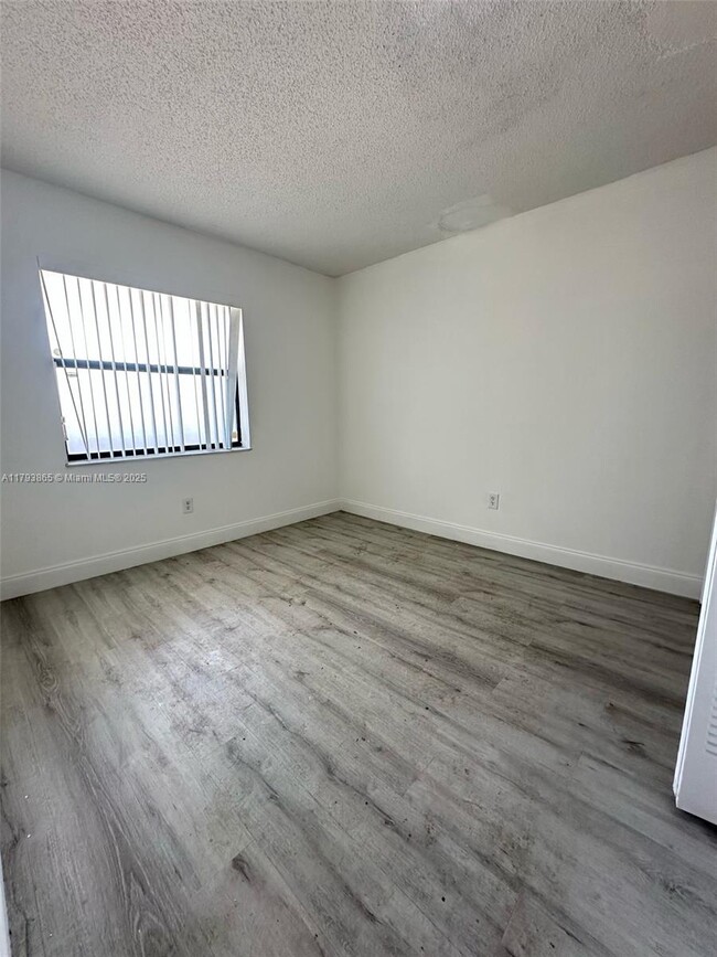 Building Photo - 861 NE 209th Terrace