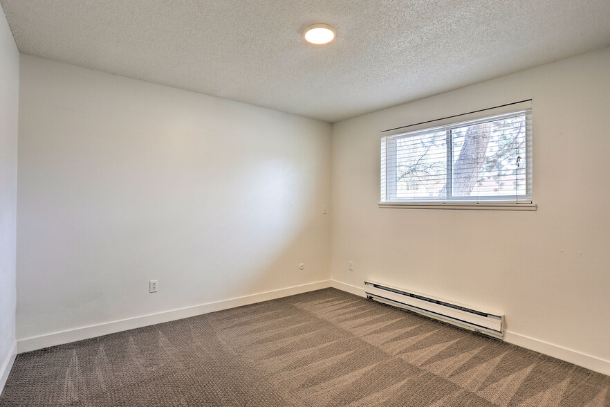 Building Photo - 2655 S Crystal St
