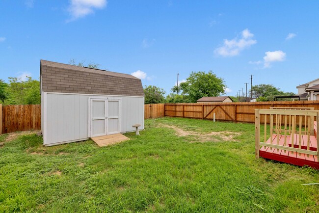 Building Photo - Stylish 3-Bedroom Home with Expansive Pati...