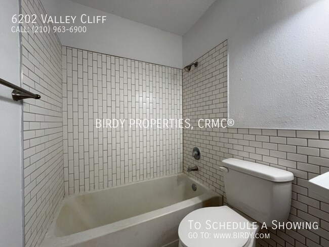 Building Photo - 6202 Valley Clf