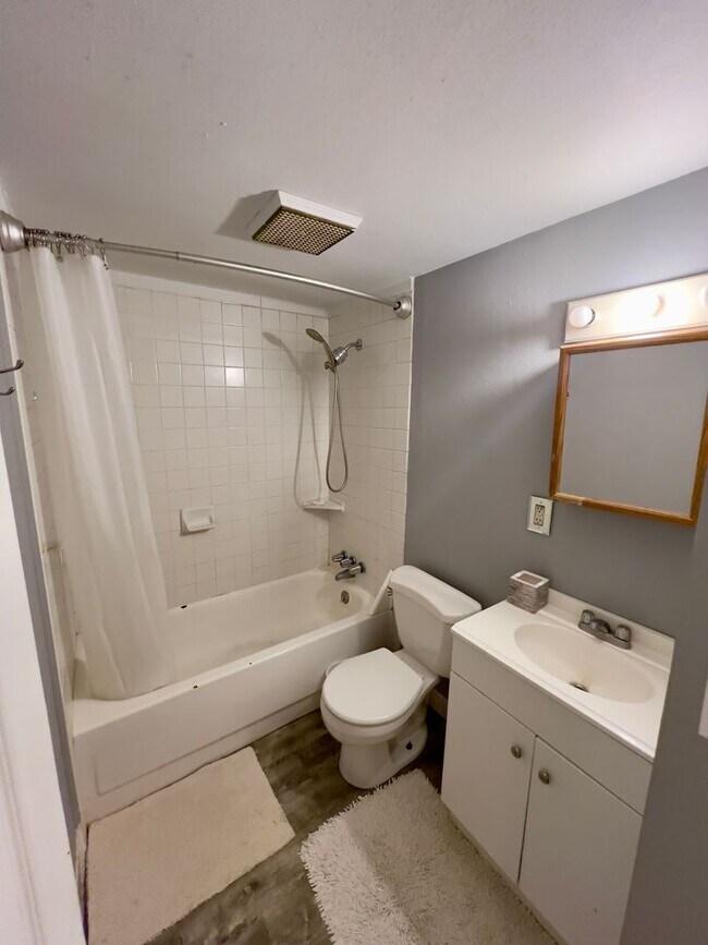 Building Photo - 601 Fairbanks St