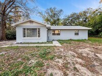 Building Photo - Coming Soon! 3 BR/2BA | Newly Renovated Single Family Home | Large Covered Back Patio| In Valrico!