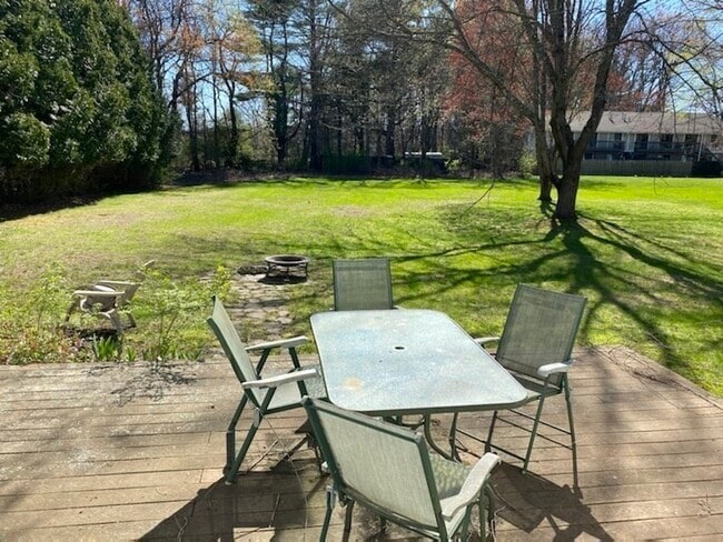 Building Photo - 159 Belchertown Rd