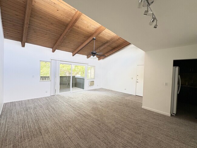 Living room - 5001 Stoney Creek Rd