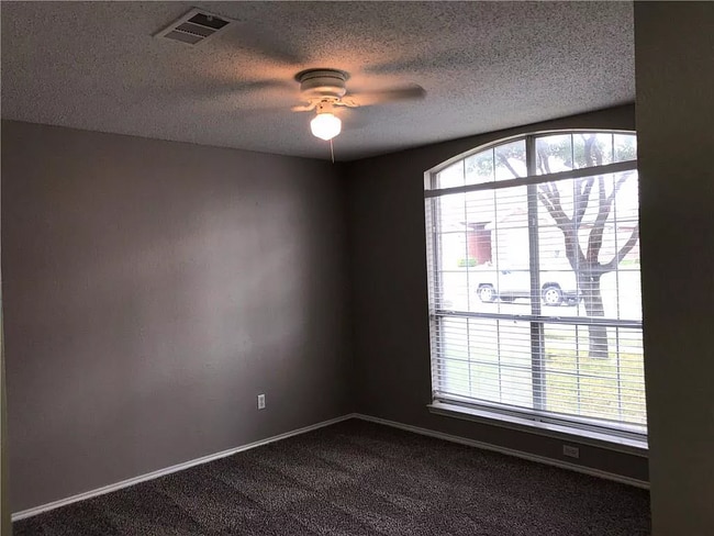 Building Photo - Updated 4 bed single Story home