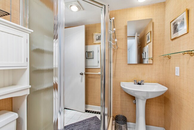 Building Photo - 100 N 8th St