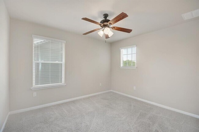 Building Photo - 421 Pentire Way
