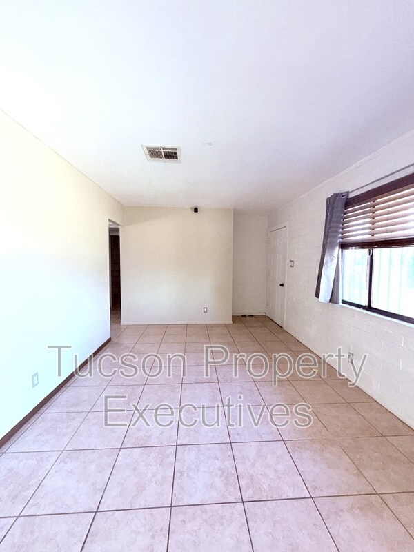 Building Photo - 3626 E Sylvane St