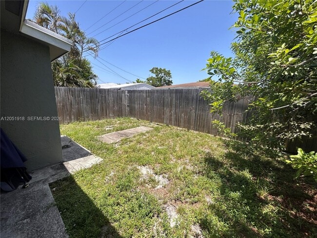 Building Photo - 3070 NW 12th Ct