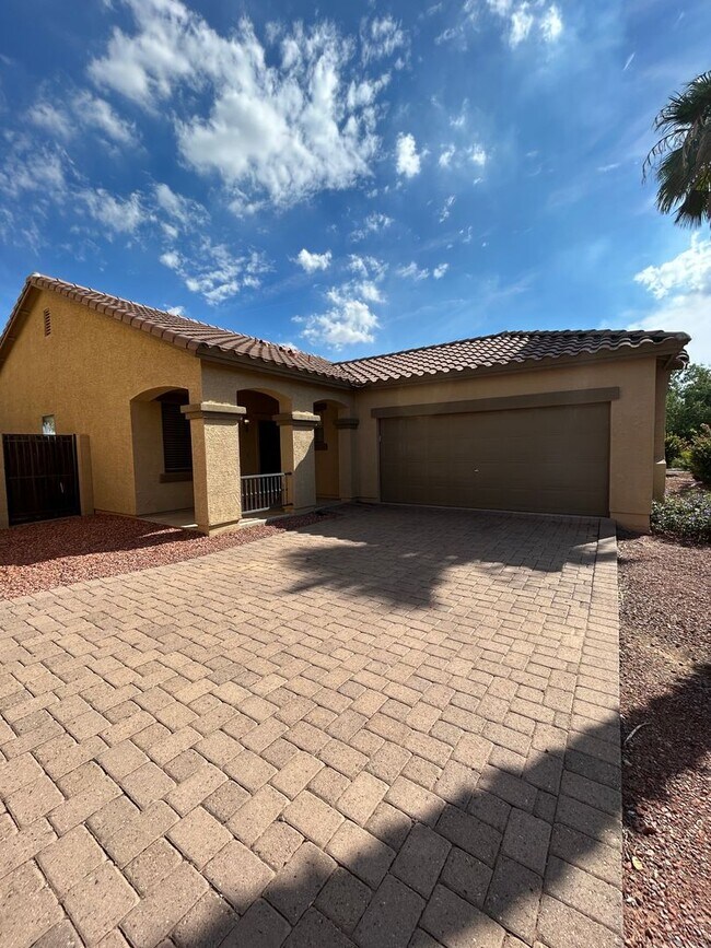 Building Photo - Move in READY! Perfect 3 bed/ 2 bath home ...