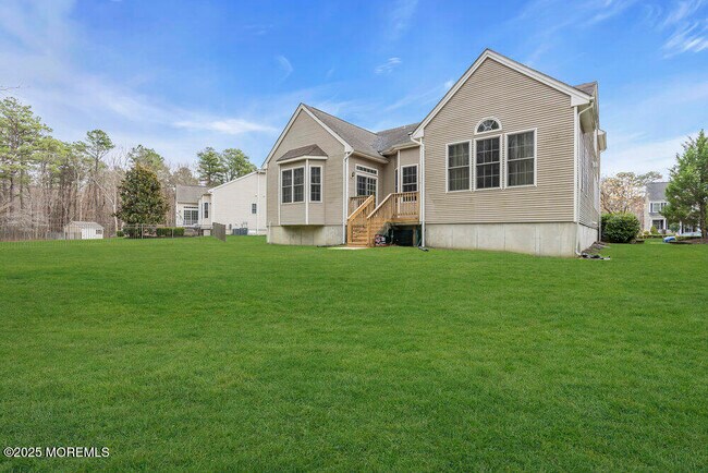 Building Photo - 17 Trumbull Ct