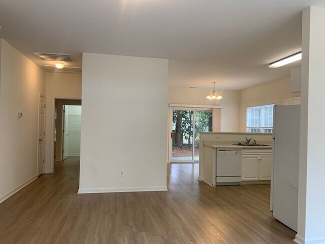 Building Photo - $500 OFF 1ST MONTHS RENT! 3 Bedroom 2 Bath House Available now on Charter Drive