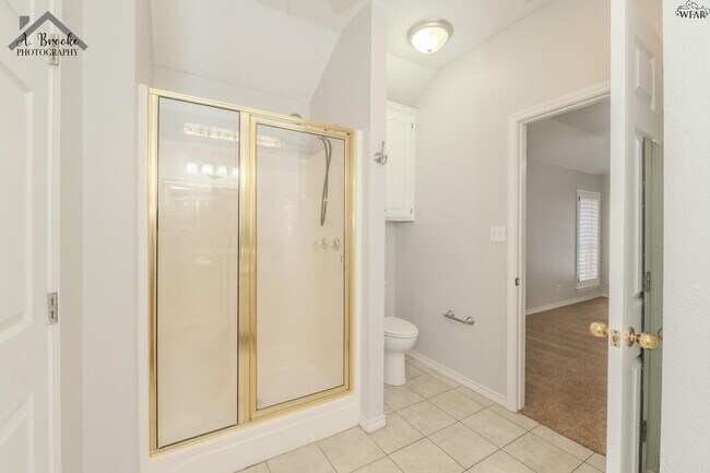 Building Photo - 3037 Cunningham Dr