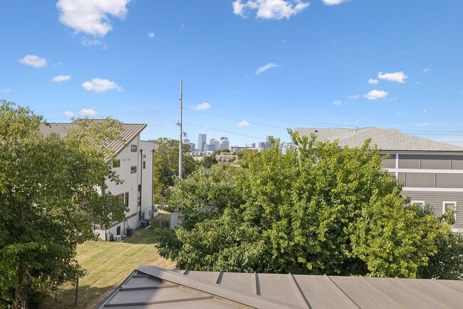 Building Photo - Experience elevated living in this beautifully crafted brick residence located in the heart of Ed...