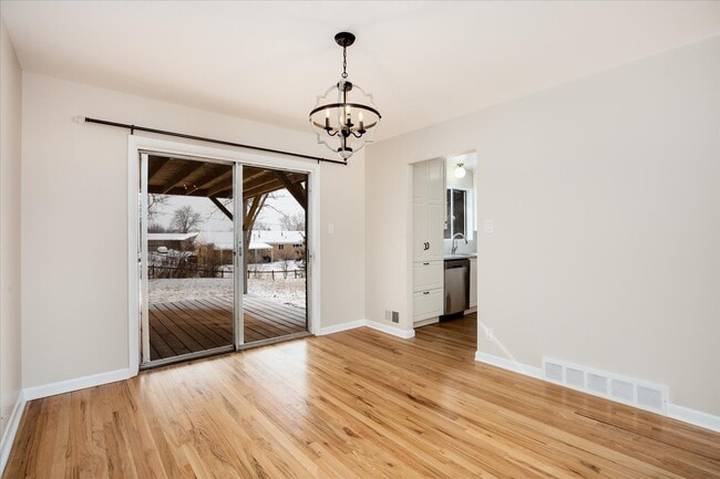 Building Photo - 982 E Briarwood Cir S
