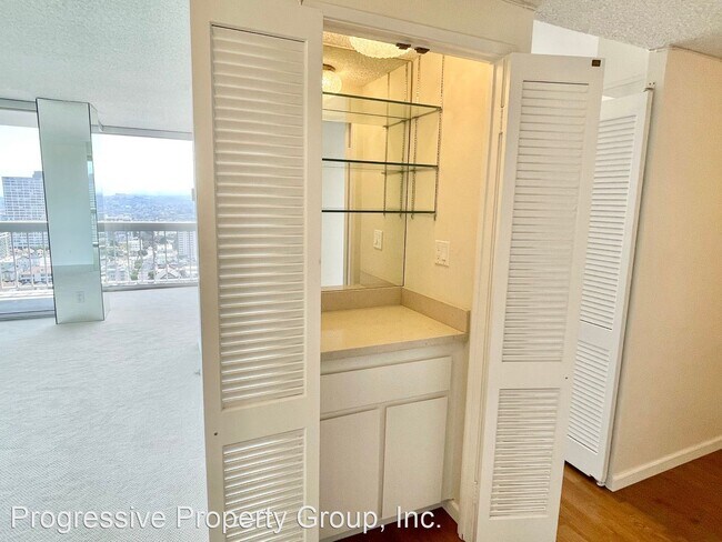 Building Photo - 1 br, 2 bath House - 2200 Sacramento Apart...