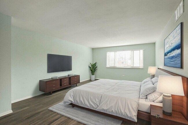 918DE6BE-4AC1-4B18-BD5B-ECA614F3E920 - Bedroom - Standard - 2 - LaRonja Apartments