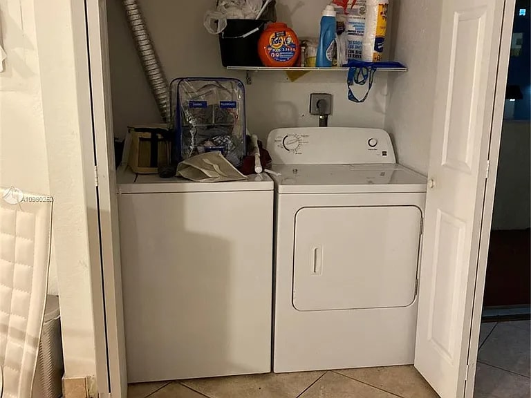 Building Photo - 8830 Fontainebleau Blvd