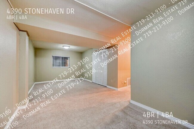 Building Photo - 4390 Stonehaven Dr