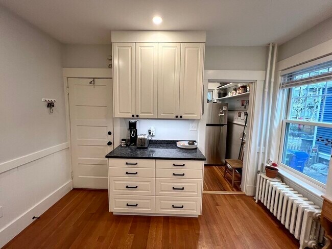 Building Photo - 12 Rosemary St